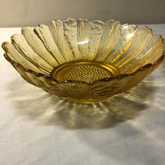 Pair of Vintage Anchor Hocking Amber Gold Sunflower bowls 1960s 6” - Picture 2 of 11
